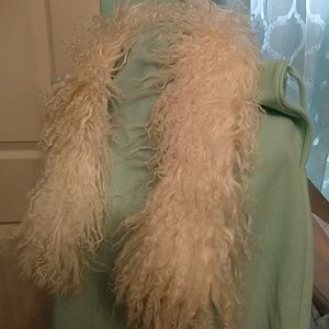 NWT Stylish Neck cover Tibetan Lamb